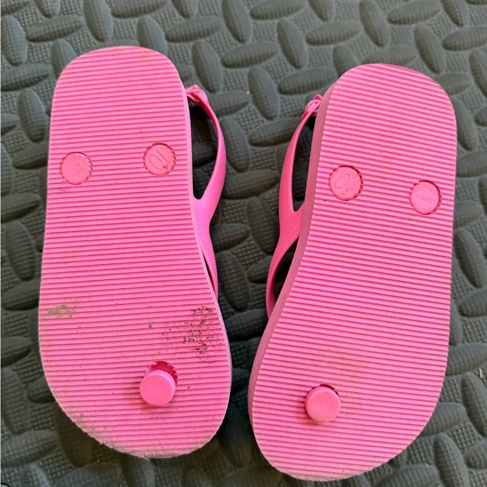Old Navy Hot Pink Women's Flip Flop Sandals
